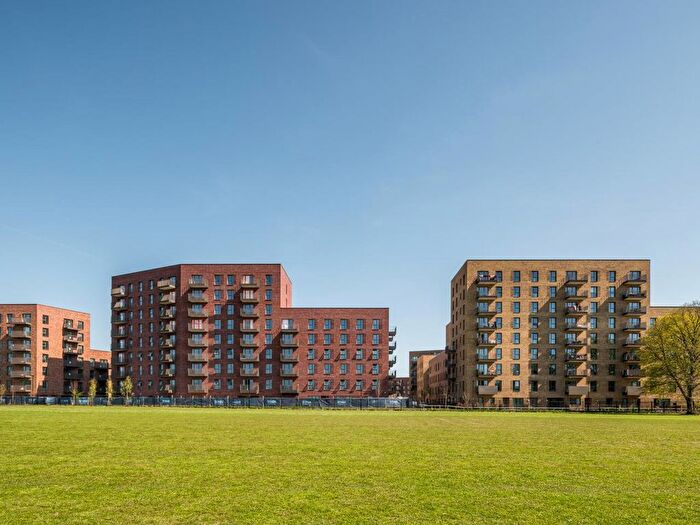 2 Bedroom Flat For Sale In Civic Street, Hounslow, TW3