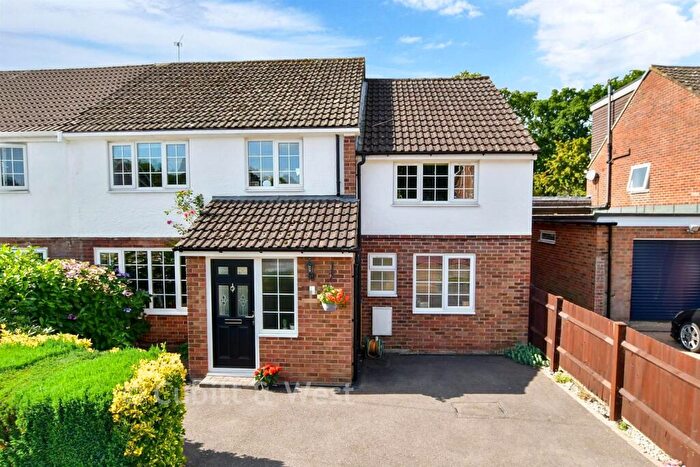 5 Bedroom Semi Detached House For Sale In Stafford Road, Langley Green, Crawley, West Sussex, RH11