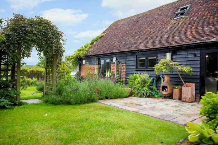 3 Bedroom Barn Conversion For Sale In Walnut Tree Lane, Westbere, CT2