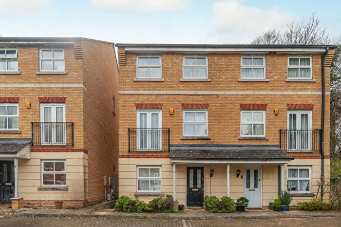 4 Bedroom Semi-Detached House To Rent In Sycamore Close, South Croydon, CR2