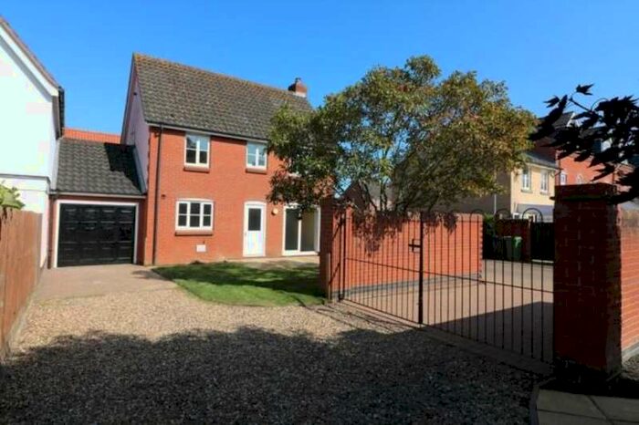 3 Bedroom Semi-Detached House To Rent In Hill Farm Road, Long Stratton, Norwich, NR15