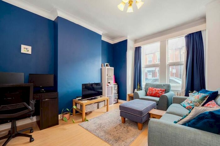 1 Bedroom Flat To Rent In Woodbury Street, London, SW17