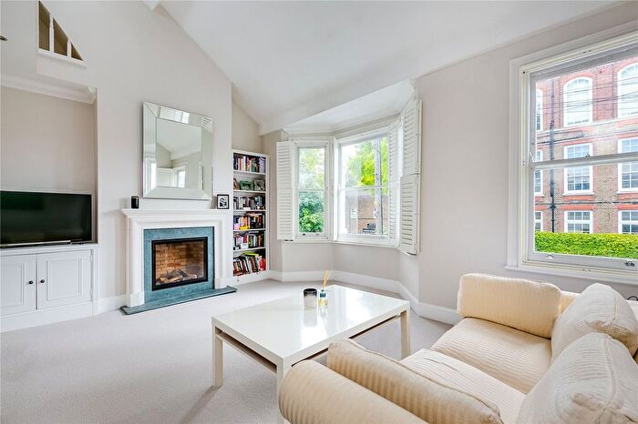 2 Bedroom Flat For Sale In Kingwood Road, Fulham, SW6