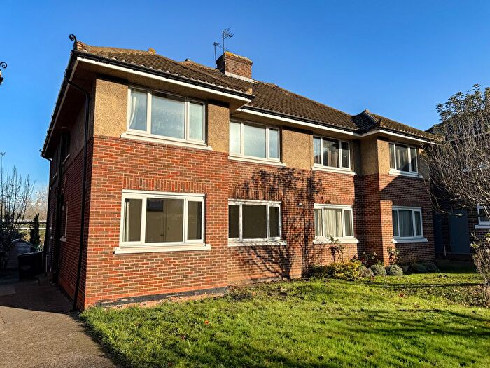 2 Bedroom Flat To Rent In Surbiton Hill Park, Surbiton, KT5