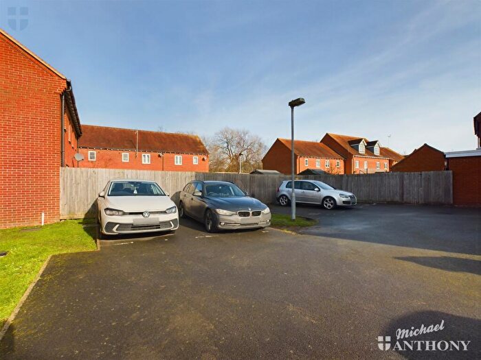1 Bedroom Flat For Sale In Musket Path, Aylesbury, HP19