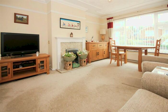 2 Bedroom Bungalow For Sale In Long Meadow Drive, Wickford, Essex, SS11
