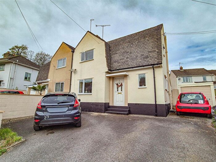 3 Bedroom Semi-Detached House For Sale In Cambridge Avenue, Dursley, GL11