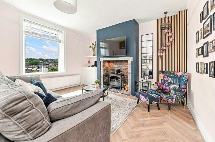 2 Bedroom Terraced House For Sale In Cowcliffe Hill Road, Cowcliffe, Huddersfield, HD2