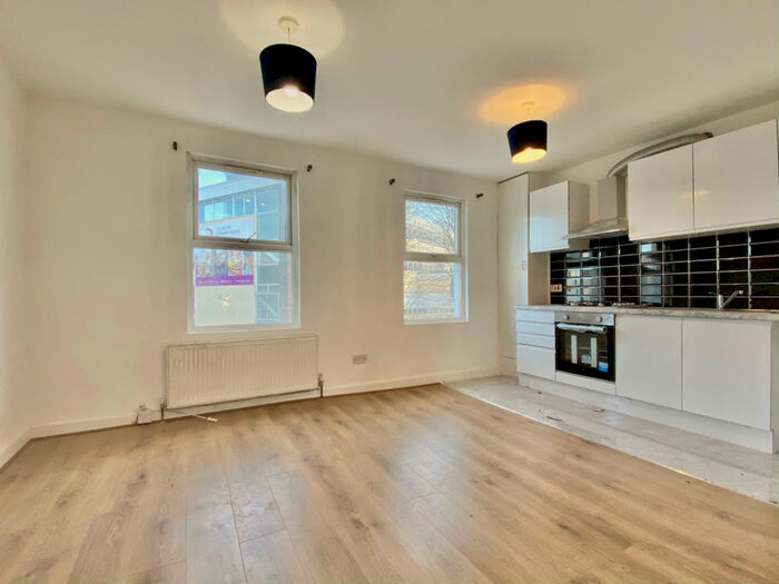 3 Bedroom Flat To Rent In Nursery Road, , Thornton Heath, CR7