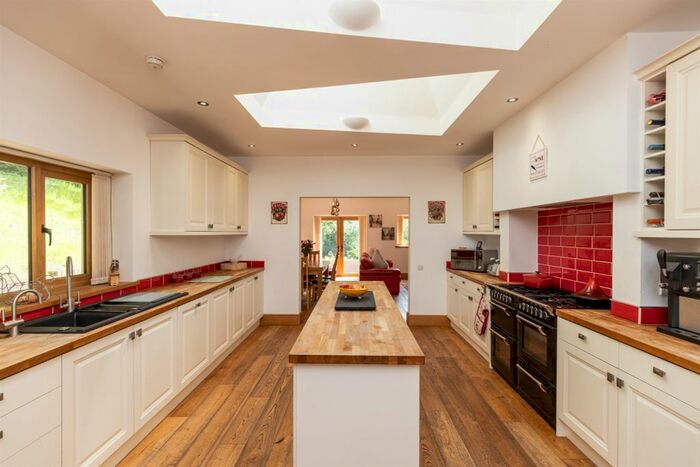 7 Bedroom Detached House For Sale In Trelewis, Treharris, CF46