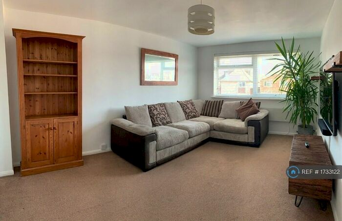 1 Bedroom Flat To Rent In Abinger Lodge, Lancing, BN15