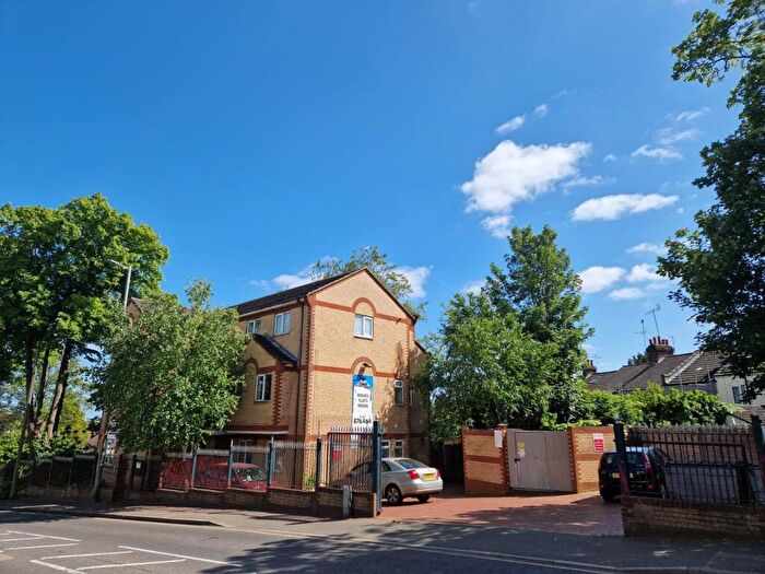 2 Bedroom Apartment To Rent In Flat, Dunstable Road, Luton, LU4