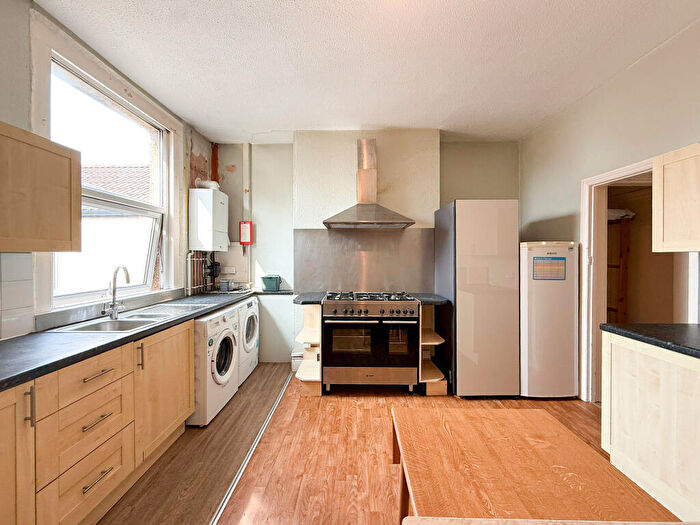 5 Bedroom Maisonette To Rent In High Street, Staple Hill, BS16