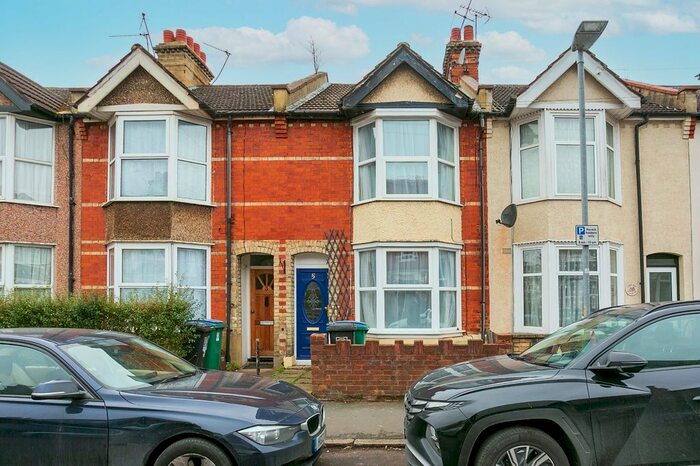 3 Bedroom Terraced House To Rent In Addiscombe Road, Watford, Hertfordshire, WD18