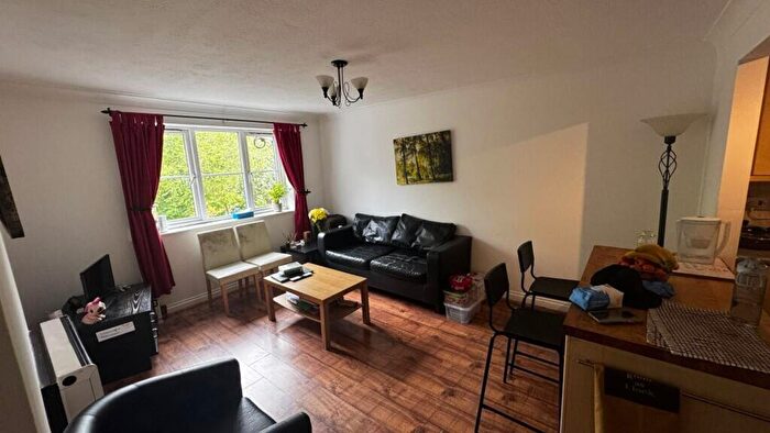2 Bedroom Flat To Rent In Portswood Road, Kensington Court, SO17