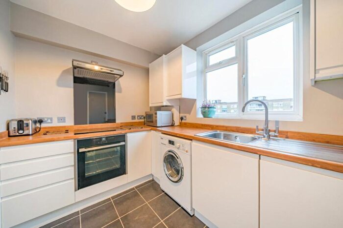 2 Bedroom Flat For Sale In Dagnall Street, Battersea, SW11