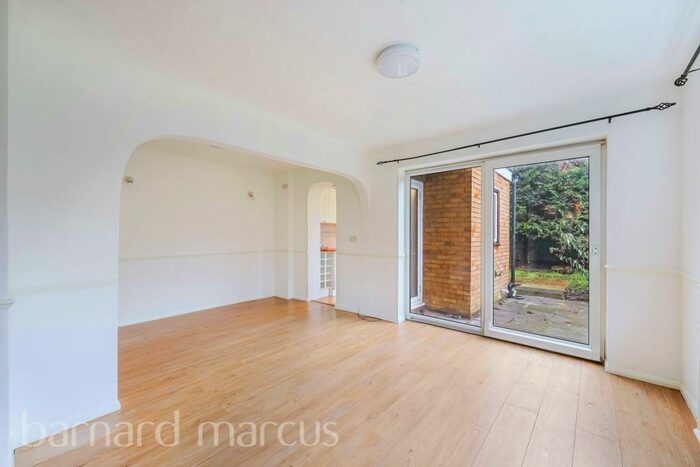 3 Bedroom End Of Terrace House To Rent In Sutton Gardens, Croydon, CR0