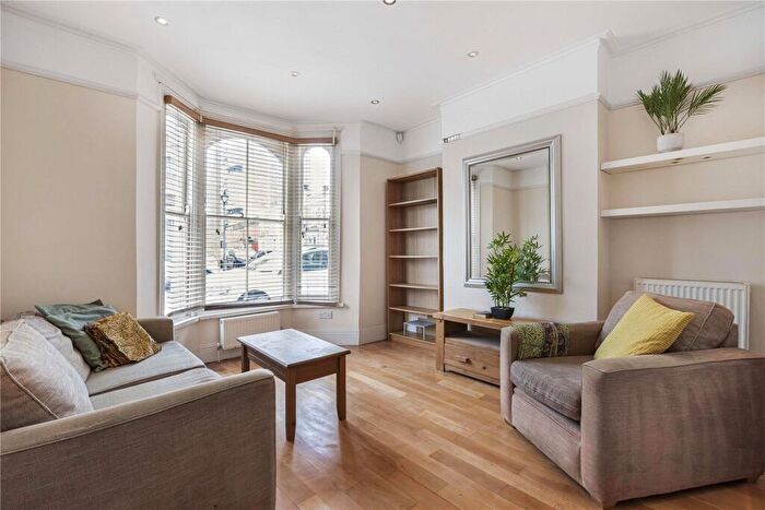 2 Bedroom Apartment To Rent In Ropery Street, Mile End, London, E3