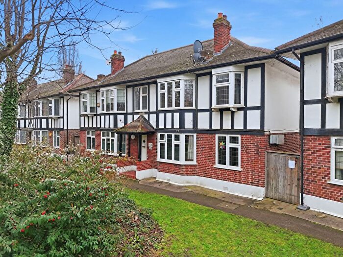 2 Bedroom Flat For Sale In Tudor Court, Walthamstow, E17