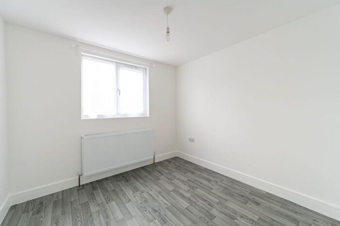 Studio To Rent In Headstone Gardens, Harrow, HA2