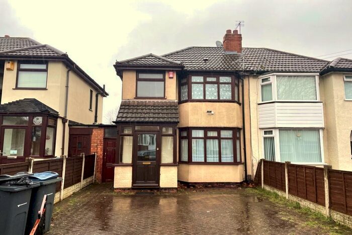 3 Bedroom Semi-Detached House To Rent In Whitecroft Road, Sheldon, Birmingham, B26