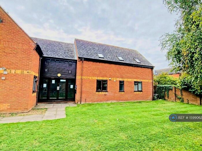 2 Bedroom Flat To Rent In Westholm Court, Bicester, OX26