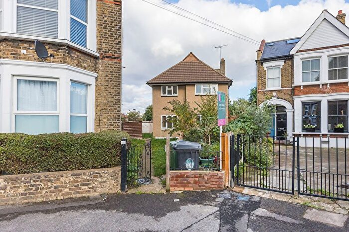 2 Bedroom Flat To Rent In Brunswick Road, London, E10