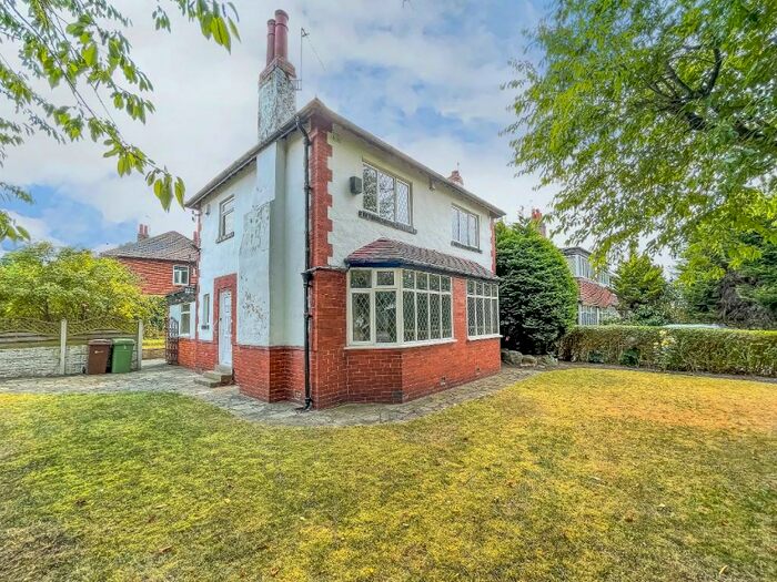 2 Bedroom Detached House For Sale In St. Matthews Walk, Leeds, West