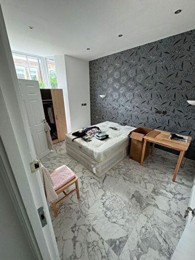 2 Bedroom Flat To Rent In Walsingham Road, London, E5