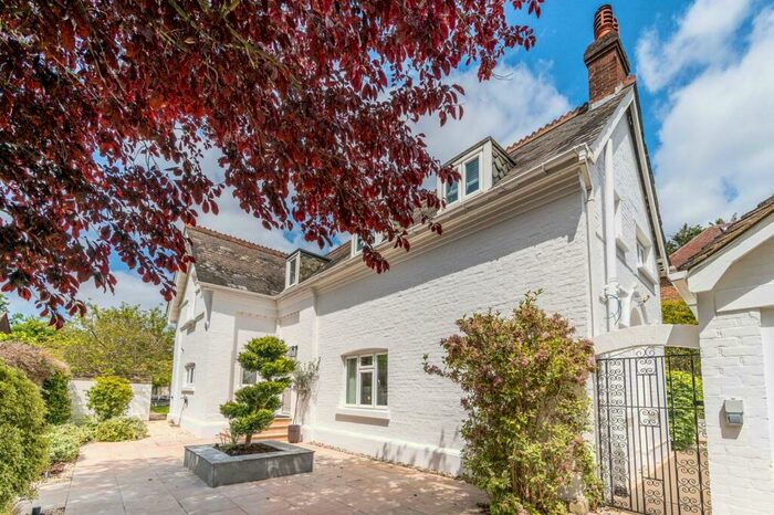 4 Bedroom Detached House To Rent In Lower Camden, Chislehurst, BR7