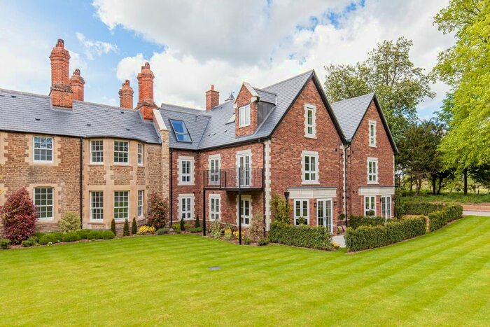 2 Bedroom Flat To Rent In Parklands Manor, Besselsleigh, OX13