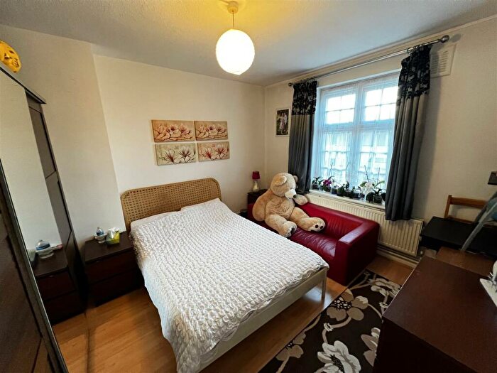 2 Bedroom Apartment To Rent In Orange Hill Road, Edgware, HA8