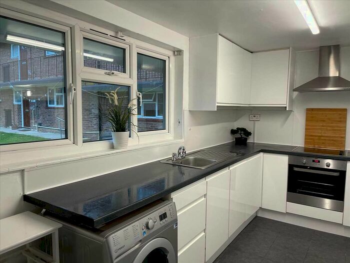 2 Bedroom Flat To Rent In Bell Road, Maidstone, ME15