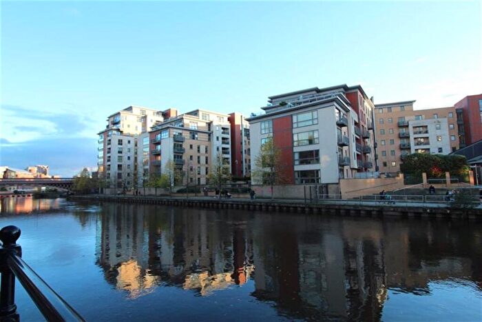 2 Bedroom Apartment For Sale In Regent Quay, Bowman Lane, Leeds, LS10
