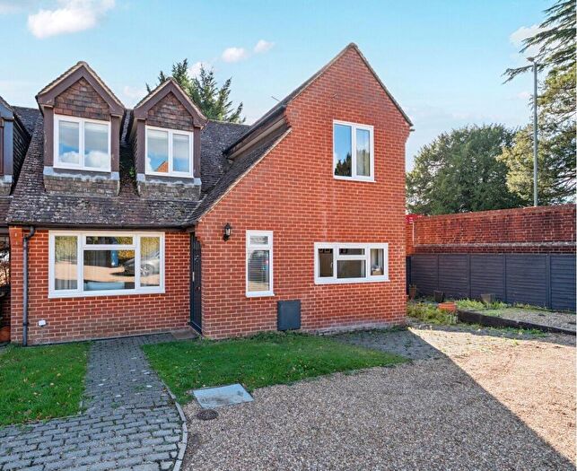 3 Bedroom End Of Terrace House For Sale In Radford Close, Farnham, Surrey, GU9