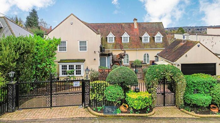5 Bedroom Detached House For Sale In Tycehurst Hill, Loughton, IG10