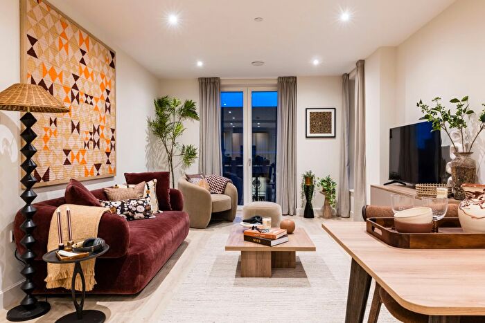 2 Bedroom Flat To Rent In Biscuit Walk, Bermondsey, London, SE16