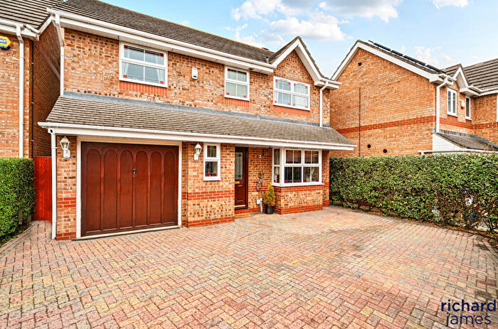 4 Bedroom Detached House For Sale In Furze Close, Swindon, SN5