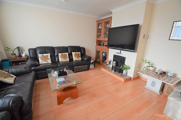 3 Bedroom House To Rent In Humber Way, Slough, SL3