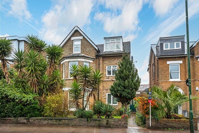 1 Bedroom Flat To Rent In Kenmore Lodge, Mortlake Road, Kew, Richmond, Surrey, TW9