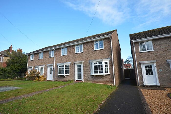 3 Bedroom Semi-Detached House To Rent In Faircourt York Avenue, New Milton, Hampshire, BH25