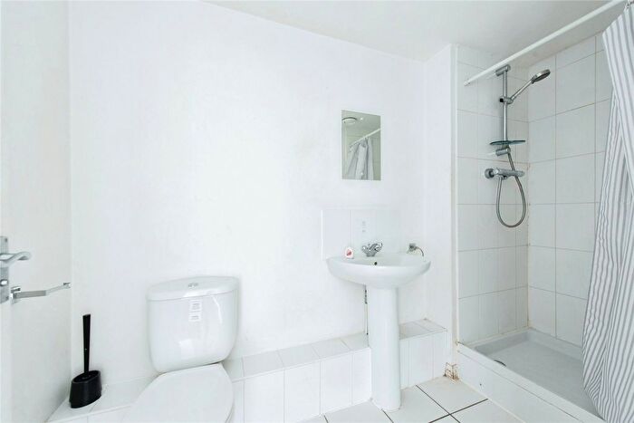 2 Bedroom Flat For Sale In London Road, Kingston Upon Thames, KT2