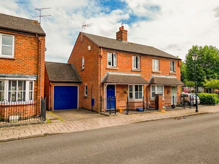 3 Bedroom Semi-Detached House For Sale In Turnham Way, Aylesbury, HP19