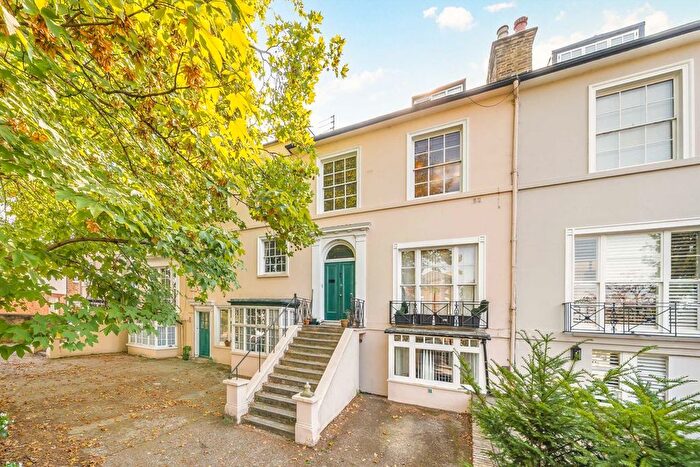 3 Bedroom Flat For Sale In Sheen Road, Richmond, TW9