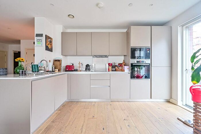 3 Bedroom Flat To Rent In Thunderer Walk, Woolwich, London, SE18