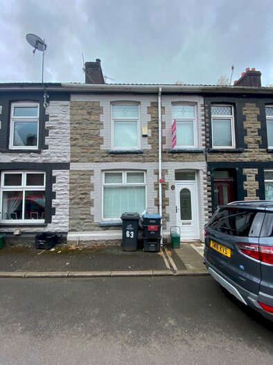 3 Bedroom Terraced House To Rent In Meadow Street, NP13