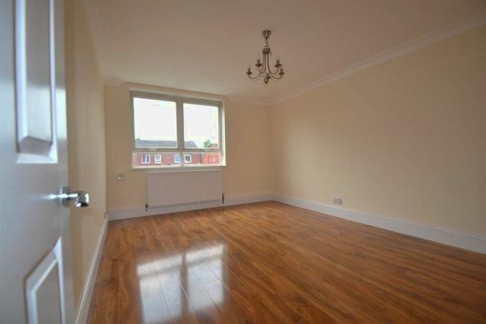 1 Bedroom Flat To Rent In Baring Close, Baring Road, London, SE12