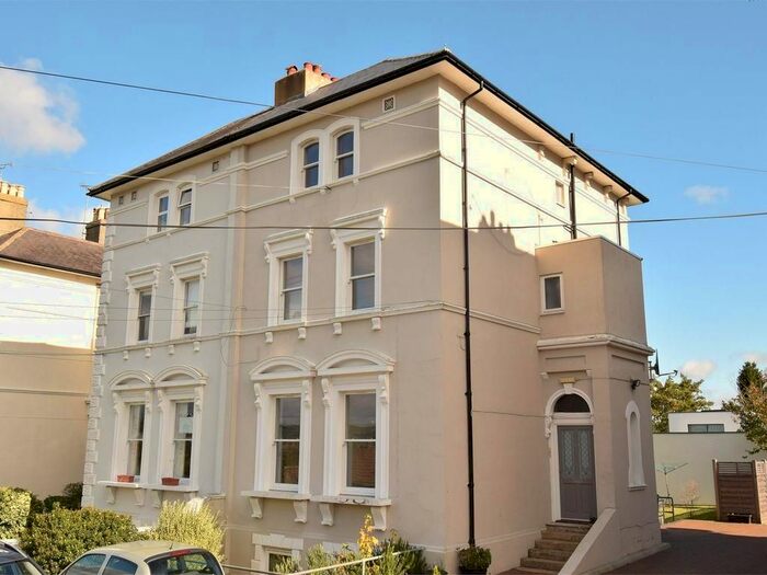 2 Bedroom Flat To Rent In St. Johns Road, Sevenoaks, TN13