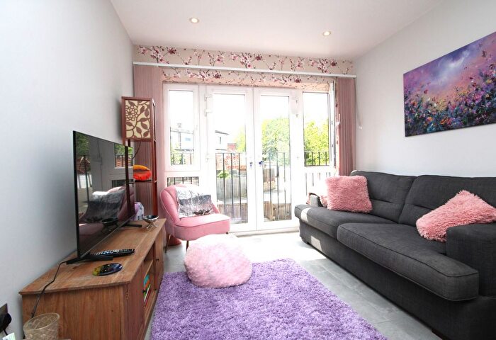 1 Bedroom Flat To Rent In Brandon House, Calybury, Bushey, WD23