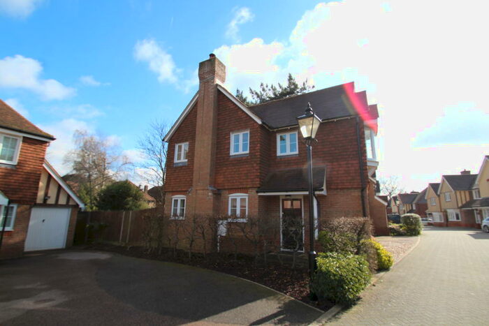4 Bedroom Semi-Detached House To Rent In Appleby Close, Petts Wood, Orpington, BR5